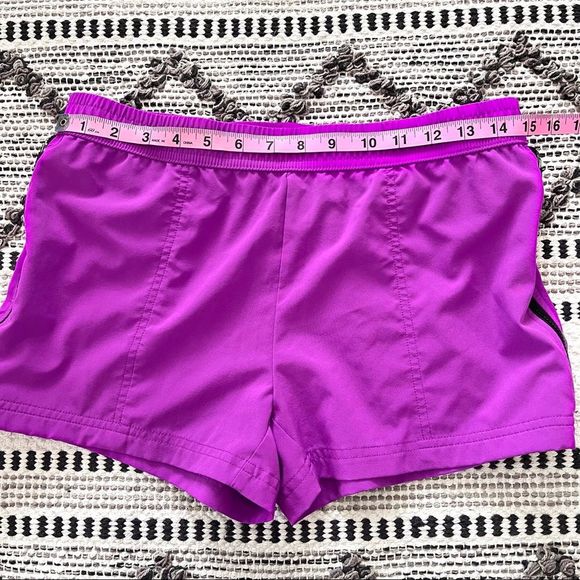 Fabletics Eloise Workout Shorts in Orchid Black Small - Picture 5 of 10